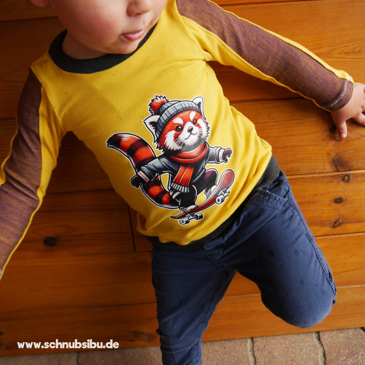 Bügelbild Roter Panda auf Rollschuhen